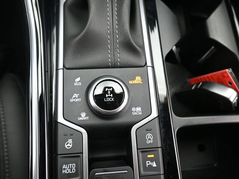 Certified 2025 Kia Sorento SX Prestige AWD/4WD image 38