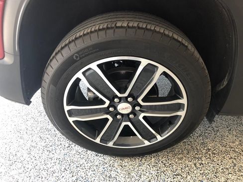 Used 2023 GMC Acadia SLT w/ Technology Package image 18