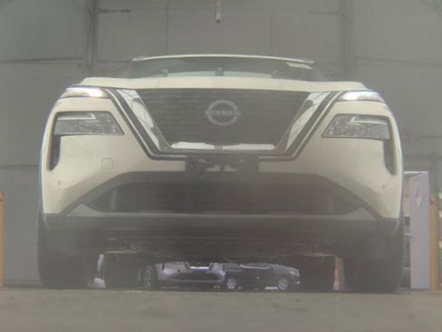 Used 2023 Nissan Rogue SL w/ SL Premium Package image 3