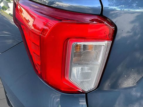 Used 2021 Ford Explorer XLT w/ Equipment Group 202A RWD image 29