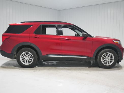 Certified 2023 Ford Explorer XLT w/ Class IV Trailer Tow Package image 4