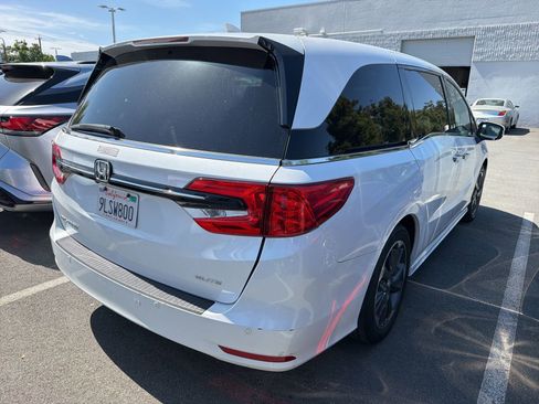 Used 2024 Honda Odyssey Elite image 5