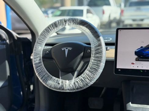 Used 2022 Tesla Model 3 Standard Range image 19