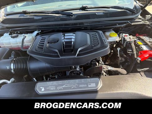 Used 2025 Jeep Wagoneer 4WD image 10