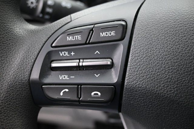 Used 2020 Hyundai Elantra SE FWD image 17