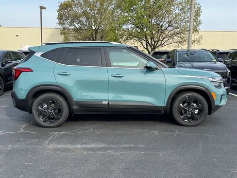 New 2026 Kia Seltos EX FWD image 2
