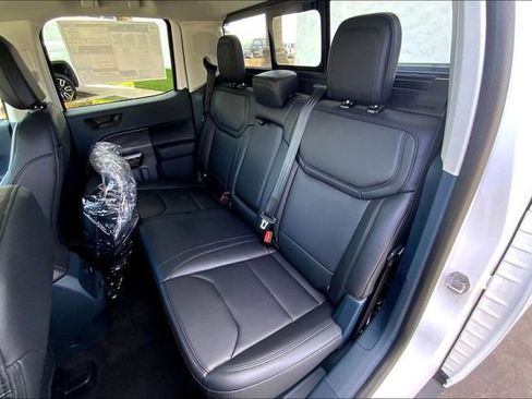 New 2025 Ford Maverick Lariat w/ Black Appearance Package image 10