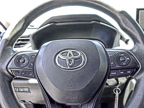 Used 2023 Toyota RAV4 LE AWD/4WD image 15
