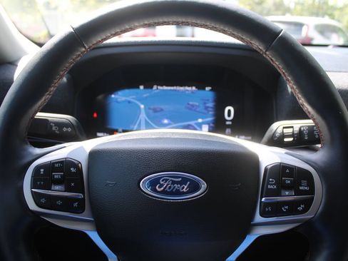 Used 2025 Ford Explorer Active w/ Active Comfort Package RWD image 29