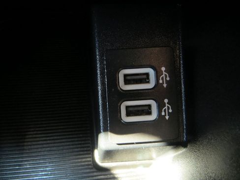 Used 2020 Ford Edge SE image 12