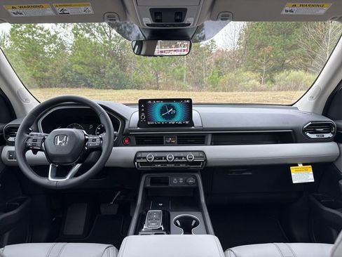New 2025 Honda Pilot Touring image 16