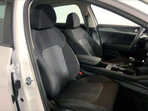 Used 2025 Kia K5 LXS FWD image 7