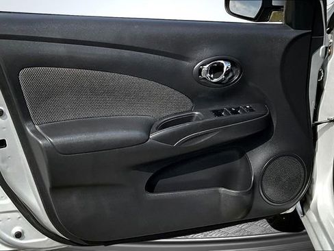 Used 2014 Nissan Versa SV w/ Convenience Package image 18