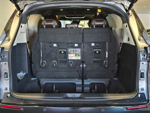 Used 2023 Toyota Sienna Platinum AWD/4WD image 16
