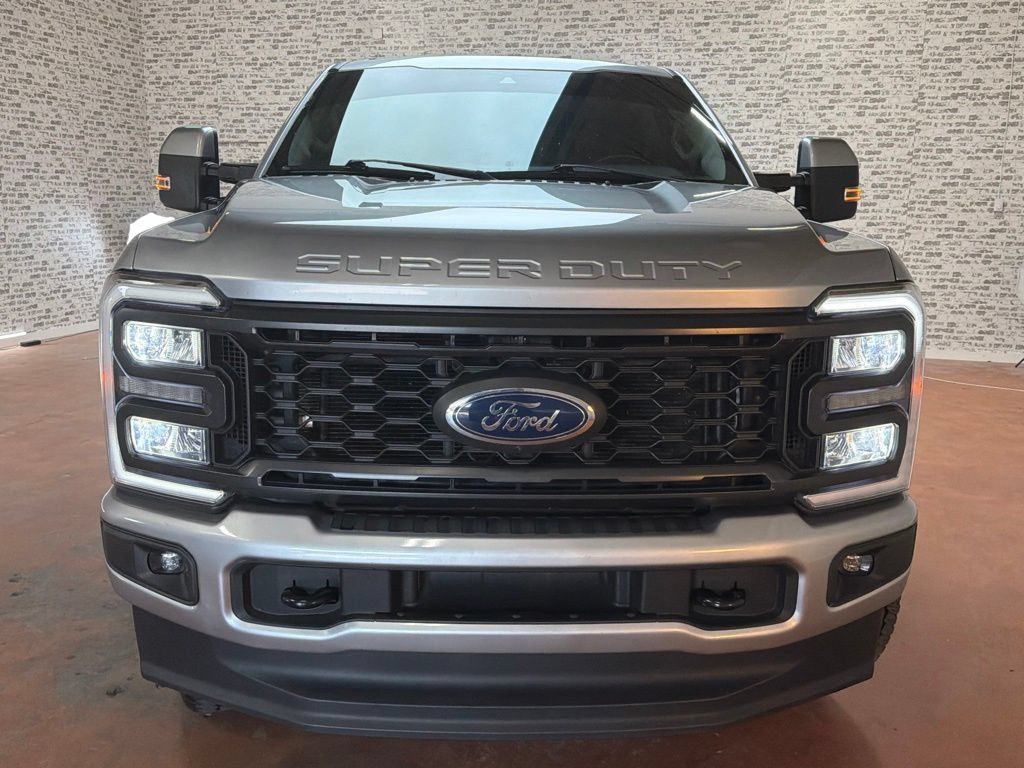 Used 2023 Ford F250 Lariat w/ Sport Appearance Package AWD/4WD image 2