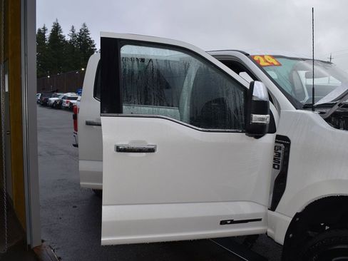 Certified 2024 Ford F350 Platinum image 33