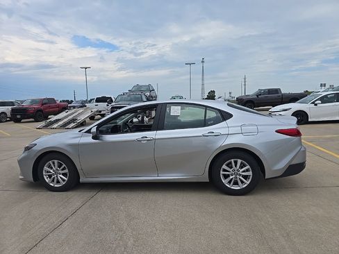 Used 2026 Toyota Camry LE FWD image 8