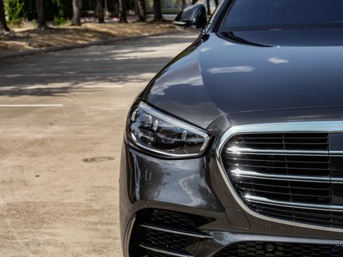 Used 2023 Mercedes-Benz S 580 4MATIC Sedan w/ AMG Line image 30