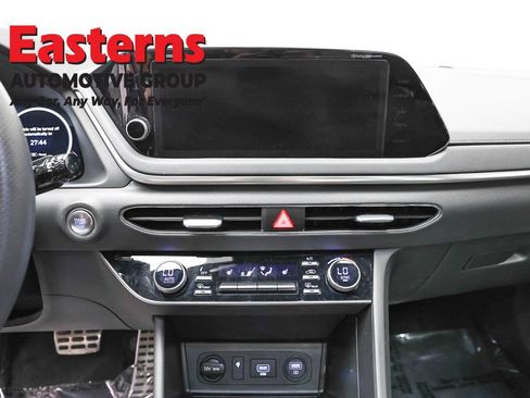 Used 2023 Hyundai Sonata SEL Plus w/ Preferred Accessory Package FWD image 12