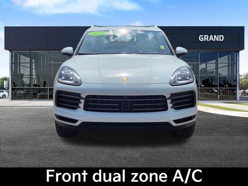 Used 2023 Porsche Cayenne Platinum Edition image 4
