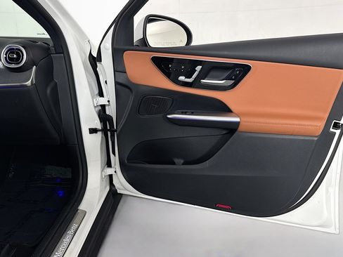 Certified 2025 Mercedes-Benz GLC 300 4MATIC image 25