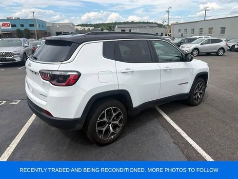 Used 2025 Jeep Compass Limited AWD/4WD image 2