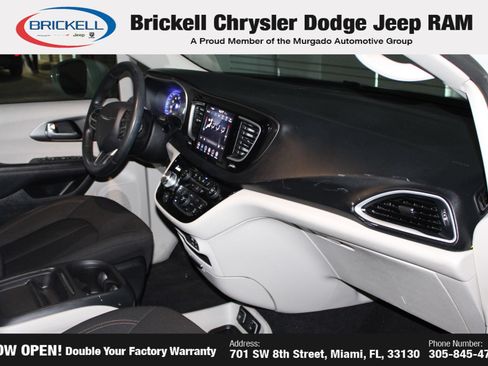 Used 2020 Chrysler Pacifica Touring w/ Advanced Safetytec Group FWD image 14