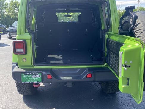 Used 2019 Jeep Wrangler Unlimited Rubicon w/ Cold Weather Group AWD/4WD image 5