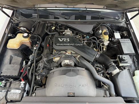 Used 1995 Lincoln Town Car Cartier RWD image 14