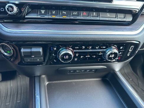 New 2026 GMC Sierra 2500 SLT w/ SLT Premium Package AWD/4WD image 32