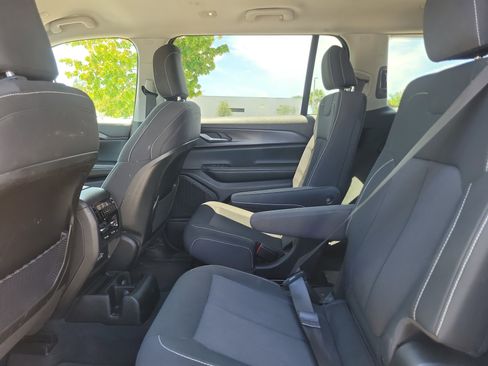 Used 2023 Jeep Grand Cherokee L Laredo image 13