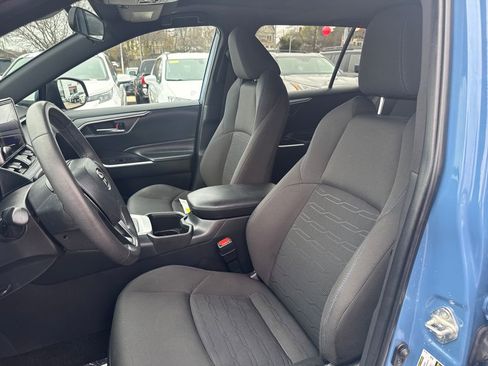 Used 2024 Toyota RAV4 SE w/ Convenience Package AWD/4WD image 16