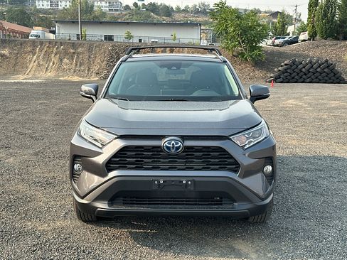 Certified 2021 Toyota RAV4 XLE w/ Convenience Package AWD/4WD image 4