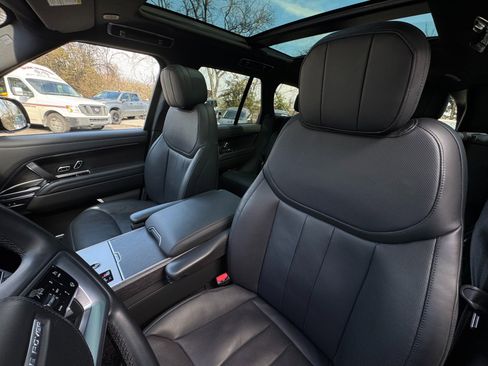 Used 2025 Land Rover Range Rover SE image 23