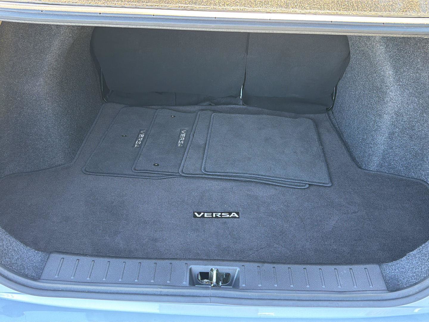 Used 2025 Nissan Versa SR FWD image 31