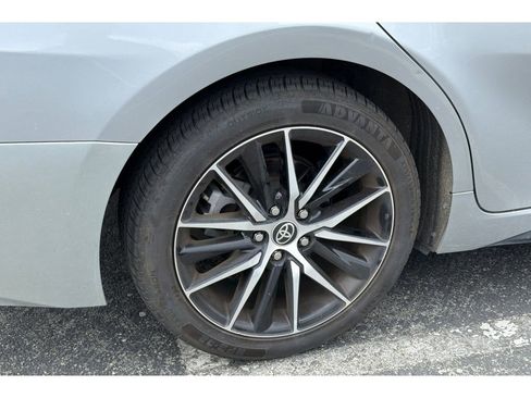 Used 2022 Toyota Camry SE w/ Convenience Package FWD image 4