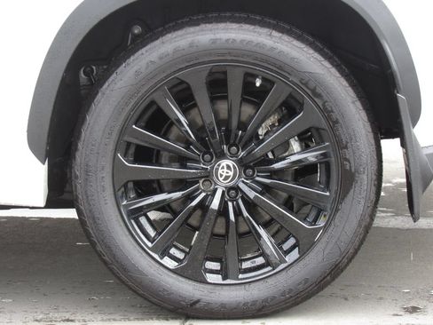 Used 2024 Toyota Highlander XSE AWD/4WD image 40