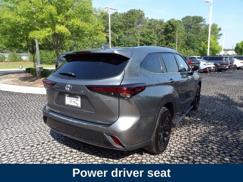 Used 2025 Toyota Highlander Limited AWD/4WD image 6