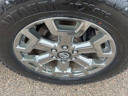 Used 2019 Nissan Titan SV w/ SV Convenience Package image 40