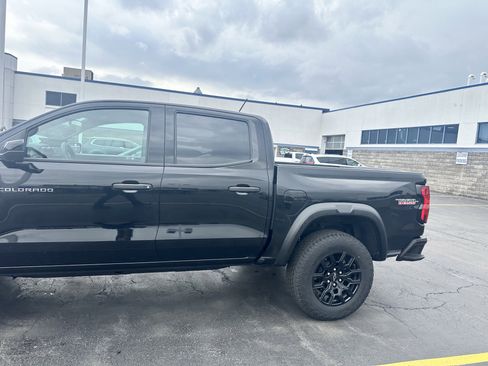 Used 2024 Chevrolet Colorado Trail Boss w/ Technology Package image 5