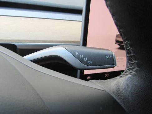 Used 2023 Tesla Model Y Long Range image 37