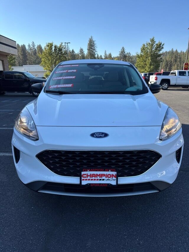 Used 2022 Ford Escape SE w/ Convenience Package AWD/4WD image 2