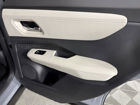 Used 2024 Nissan Ariya FWD image 30