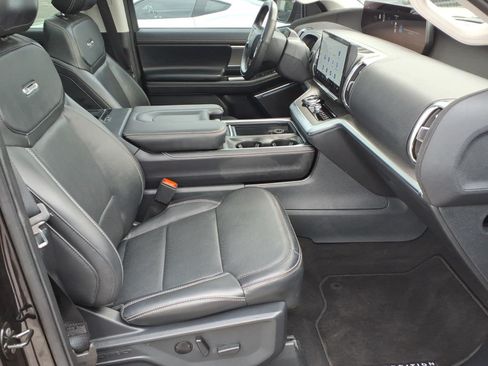 Certified 2025 Ford Expedition Max Platinum w/ Driver's Package AWD/4WD image 18