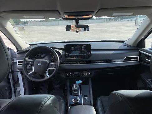 Used 2022 Mitsubishi Outlander SE image 17