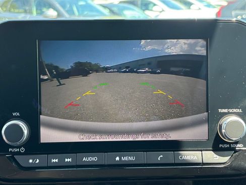 Used 2025 Nissan Pathfinder SV FWD image 25