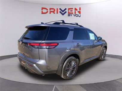 New 2026 Nissan Pathfinder SL w/ SL Premium Package