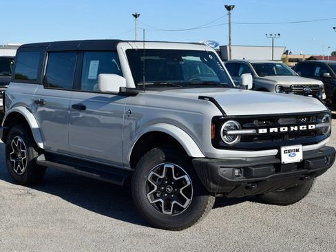 New 2026 Ford Bronco Outer Banks AWD/4WD image 3