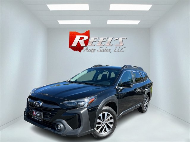 Used 2023 Subaru Outback Premium AWD/4WD image 1