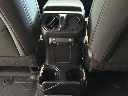 Used 2018 Jeep Wrangler Unlimited Sport S AWD/4WD image 29